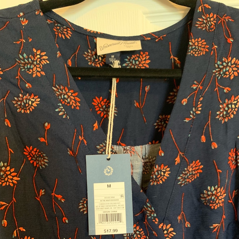 NWT Universal Threads top - Picture 2 of 4